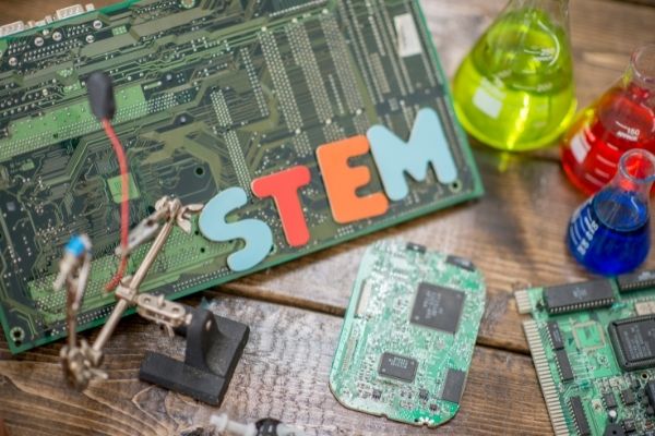 Grant Opportunities: FREE STEM Fund to Empower Girls, Women, Transgender and Non-Binary People